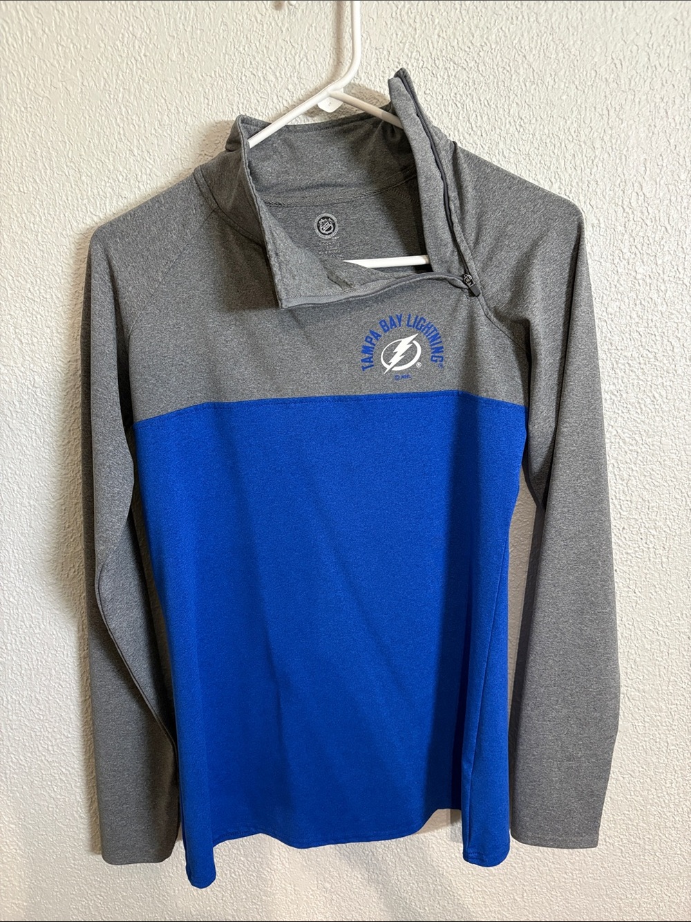 Nike Women's Gray and Royal Blue V-Neck Pullover - Tampa Bay Lightning